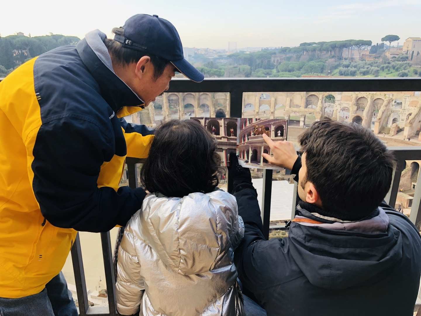 Luca Rocconi explains the Colosseum in Chinese – 罗马官方导游 鲁凯 用中文解释斗兽场